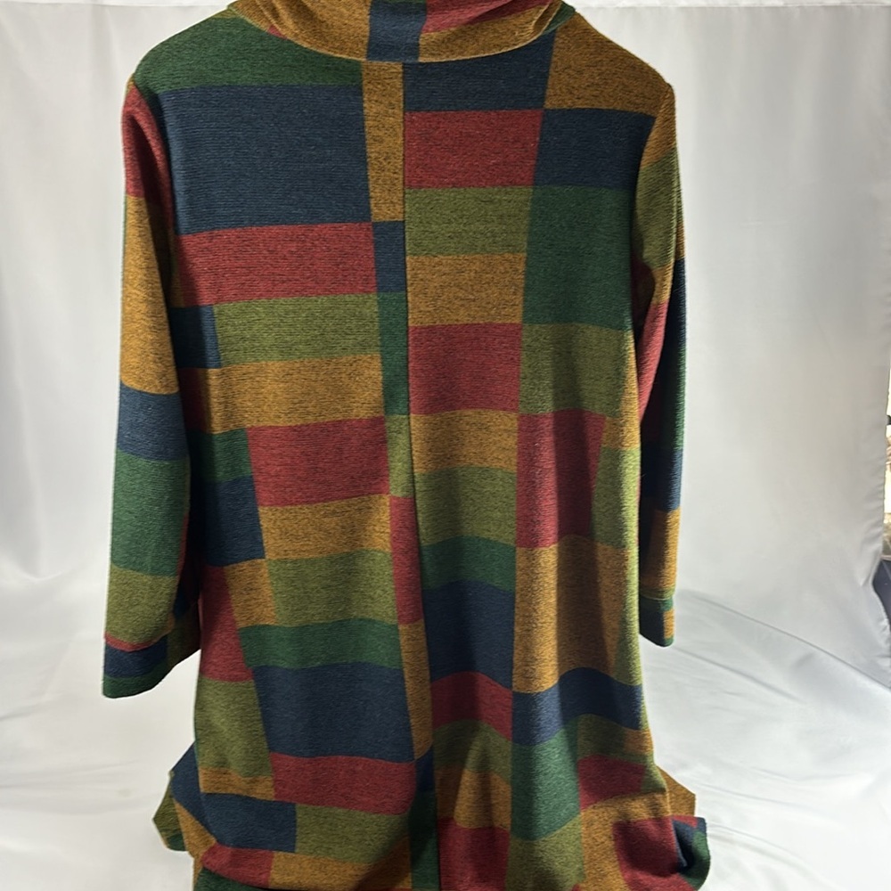 Flattering and Flowing Color Block Dress Midi - Picture 3 of 6